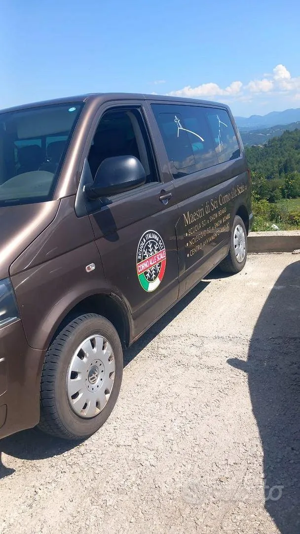 Volkswagen Caravelle 2010 photo 2