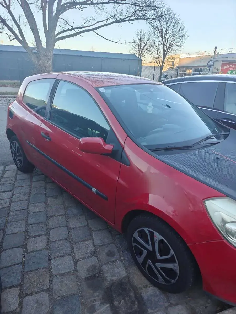 Renault Clio 2006 photo 2