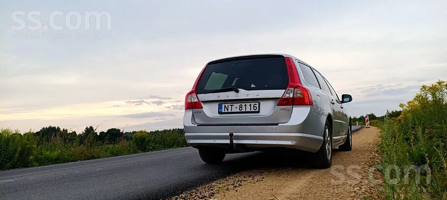 Volvo V70 2010 photo 4