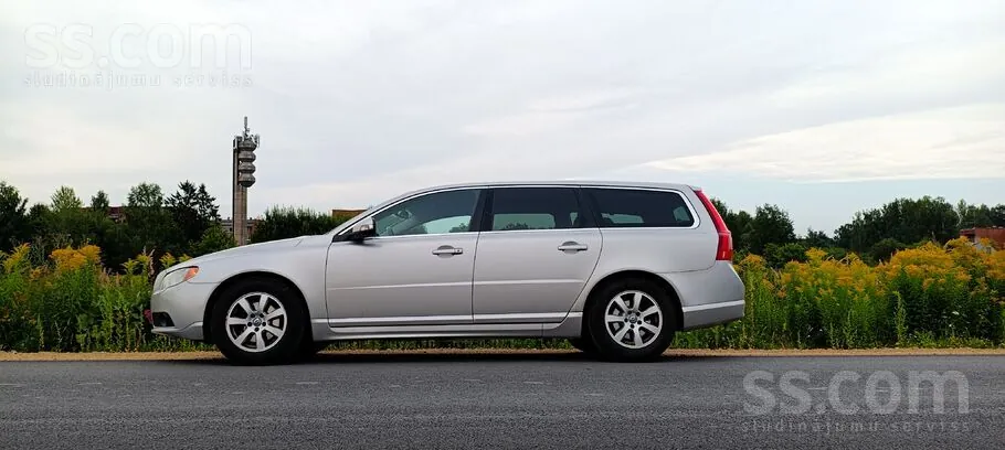 Volvo V70 2010 photo 3