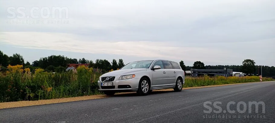 Volvo V70 2010 photo 2