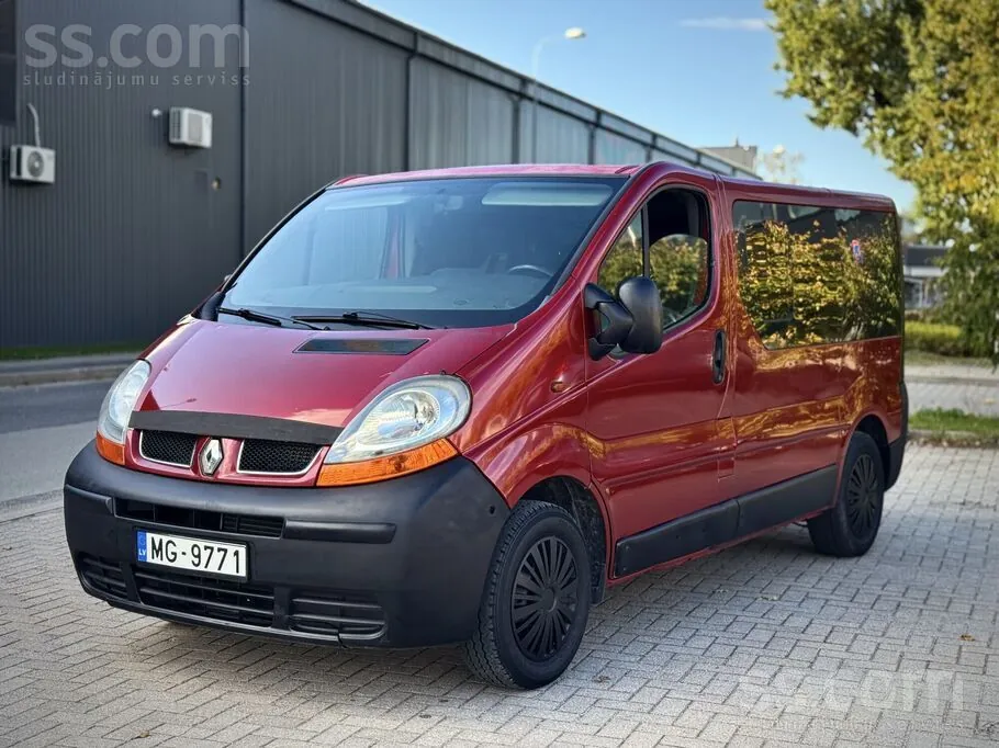 Renault Trafic 2004 photo 2