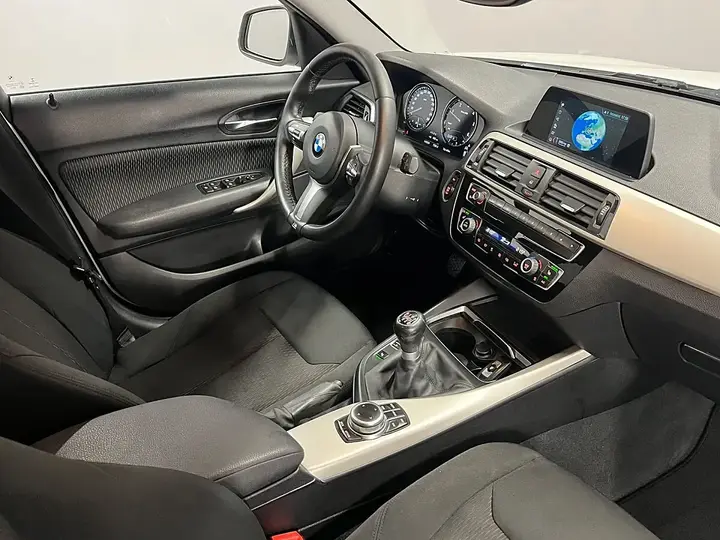 BMW 1 Series 2018 photo 2