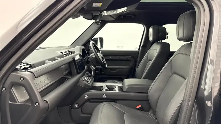 Land Rover Defender 110 2025 photo 3