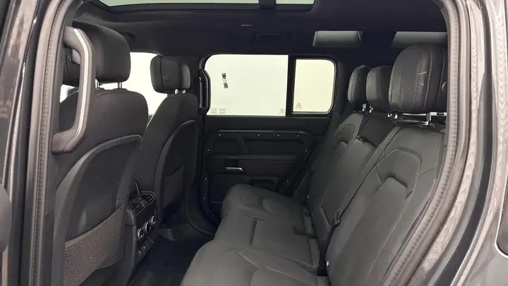 Land Rover Defender 110 2025 photo 4