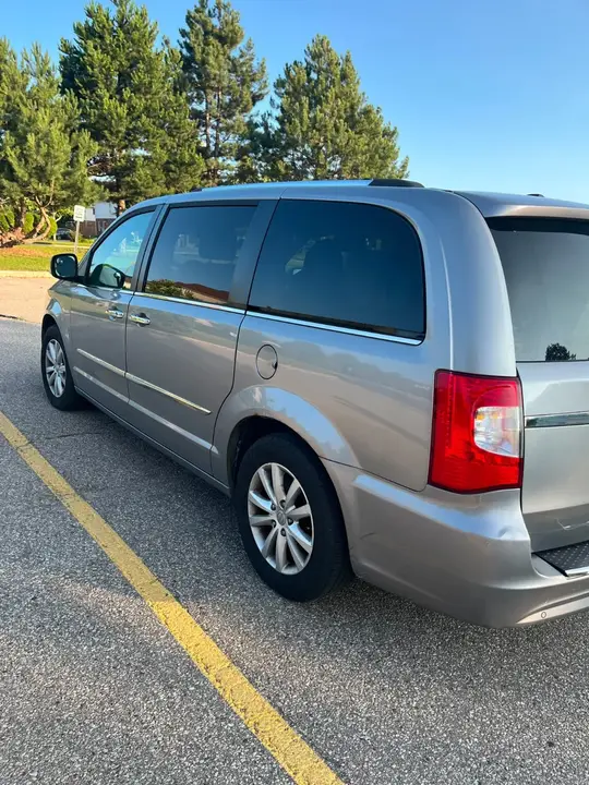 Chrysler Town & Country 2016 photo 5