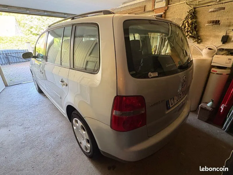 Volkswagen Touran 2004 photo 2