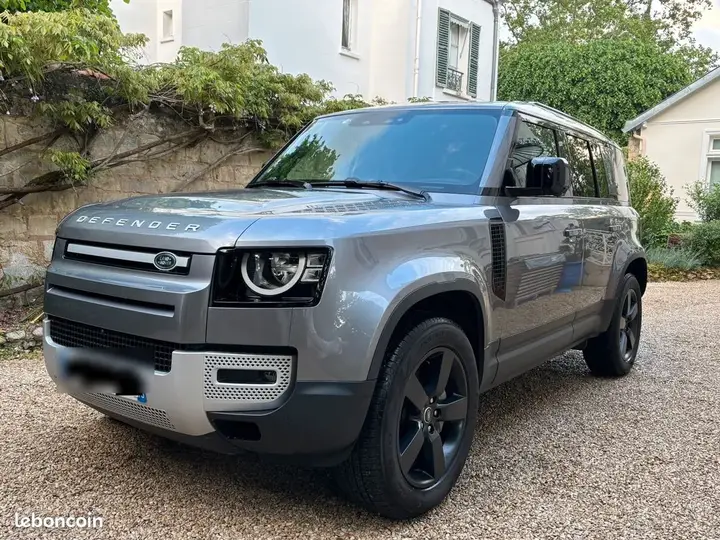 Land Rover Defender 2024 photo 2