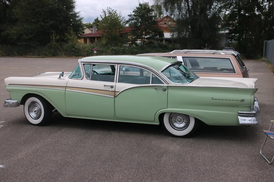 Ford Fairlane