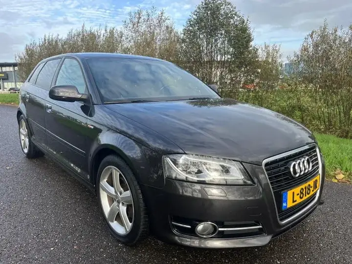 Audi A3 Sportback 2011 photo 2