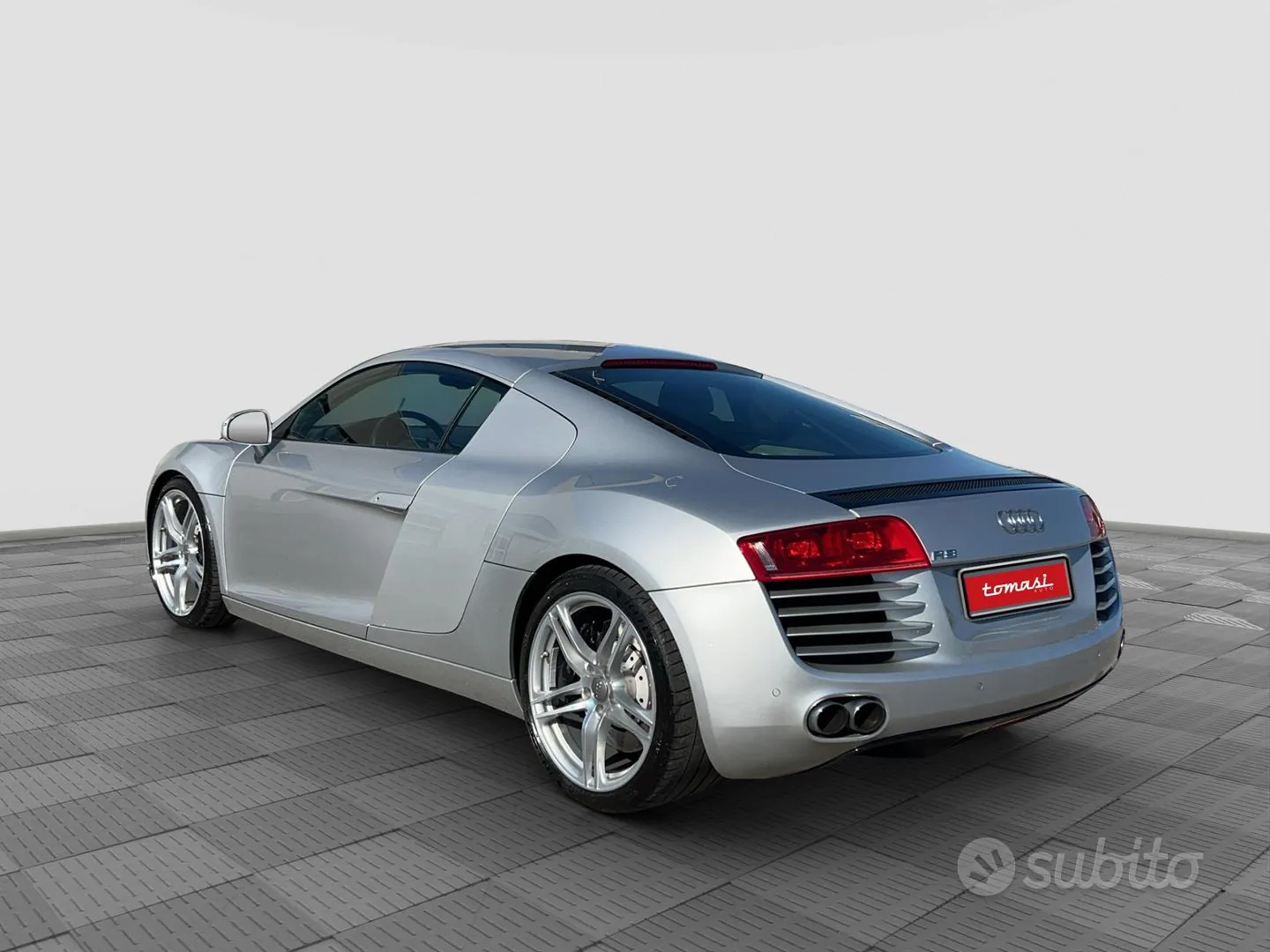 Audi R8 2010 photo 3