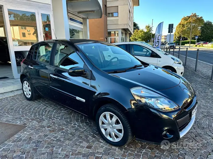 Renault Clio 2010 photo 3
