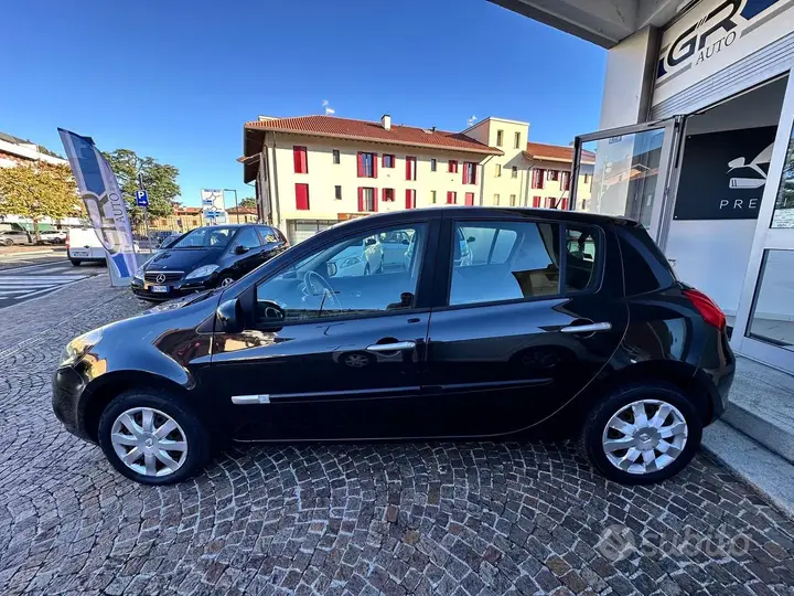 Renault Clio 2010 photo 5