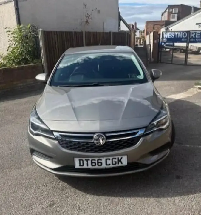 Vauxhall Astra 2016 photo 2