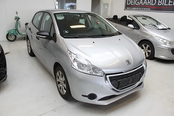 Peugeot 208 2012 photo 2