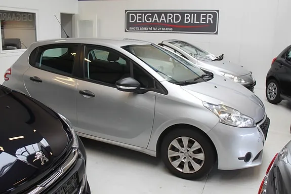Peugeot 208 2012 photo 4
