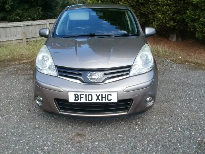 Nissan Note 2010 photo 3