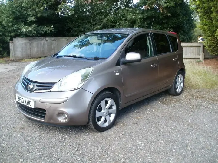 Nissan Note 2010 photo 2