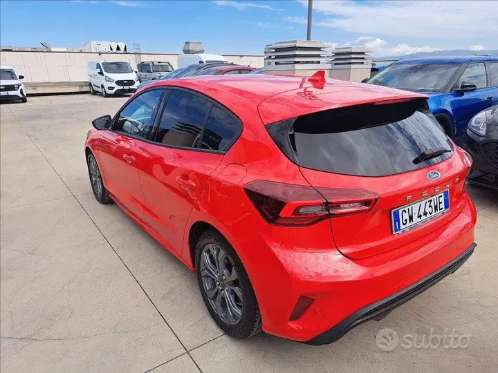 Ford Focus 2024 photo 2