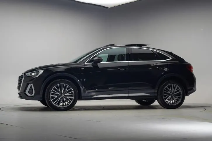 Audi Q3 2022 photo 2
