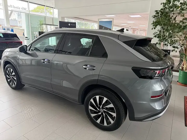 Volkswagen T-Roc 2026 photo 2