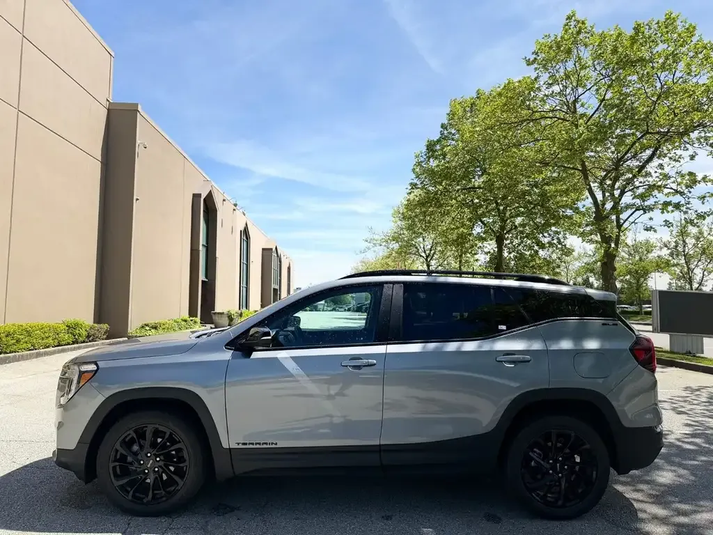 GMC Terrain 2023 photo 2
