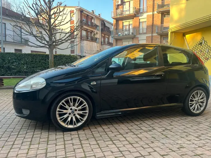 Fiat Grande Punto 2006 photo 2