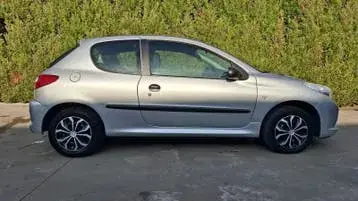 Peugeot 206 2012 photo 2