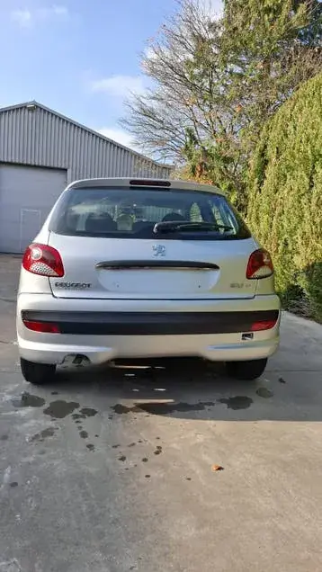 Peugeot 206 2012 photo 4