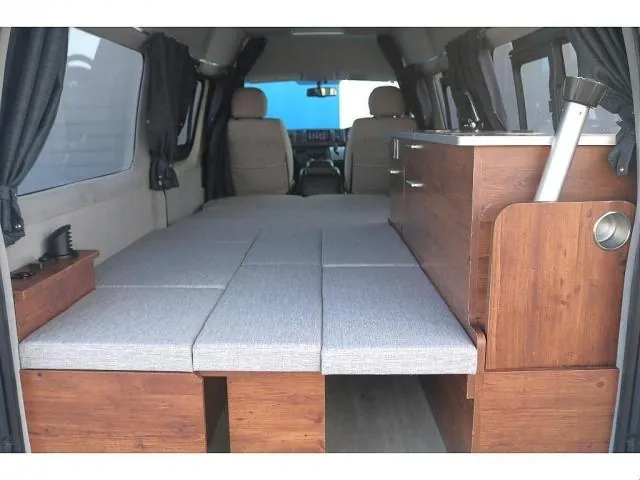 Toyota Hiace 2020 photo 2