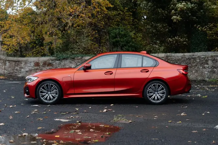 BMW 3 Series 2020 photo 3