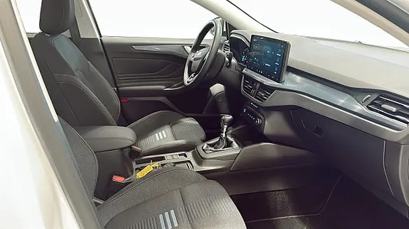Ford Focus 2023 photo 3