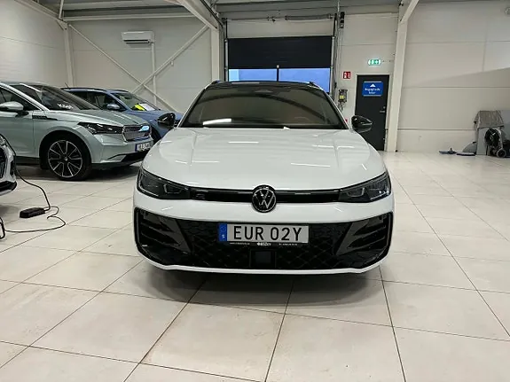 Volkswagen Passat 2024 photo 2