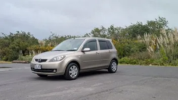 Mazda Demio 2005 photo 2