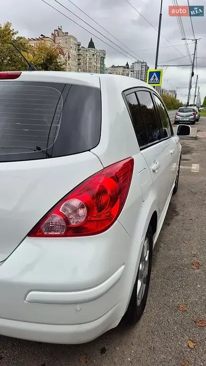 Nissan Tiida 2010 photo 4