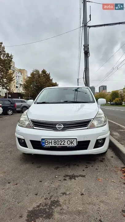 Nissan Tiida 2010 photo 2