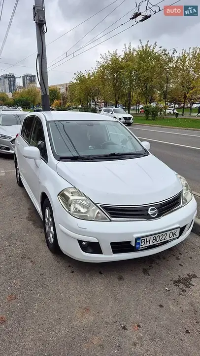 Nissan Tiida 2010 photo 3