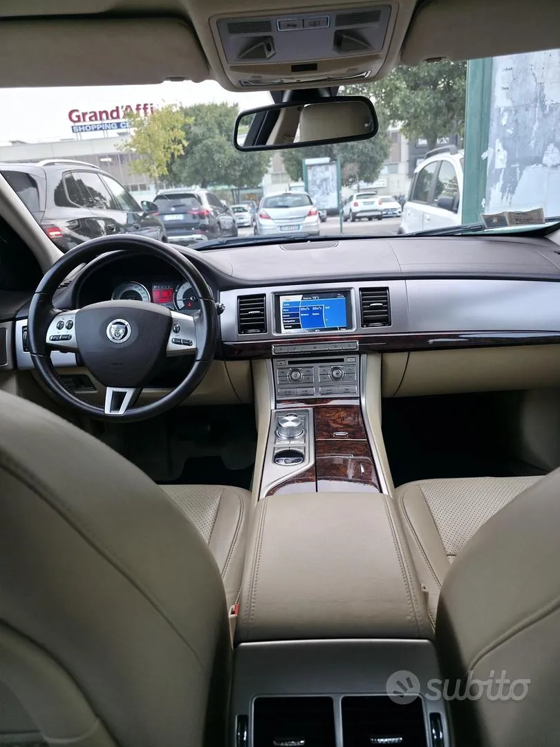 Jaguar Xf 2010 photo 2