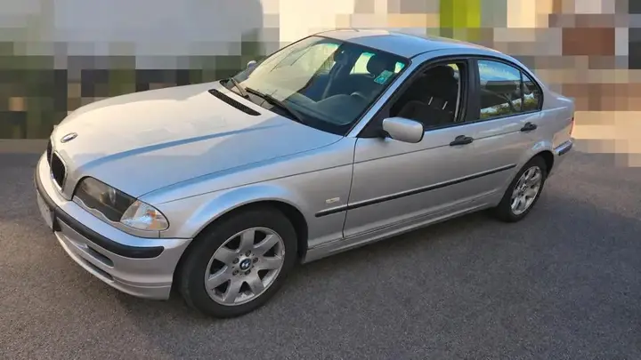 BMW 318I