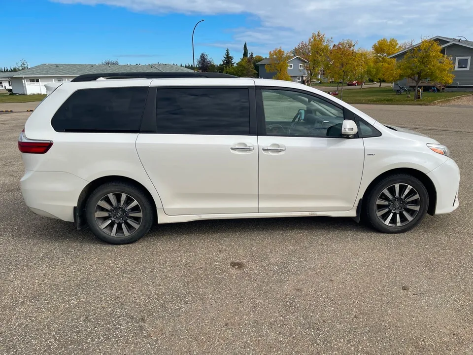 Toyota Sienna 2019 photo 3