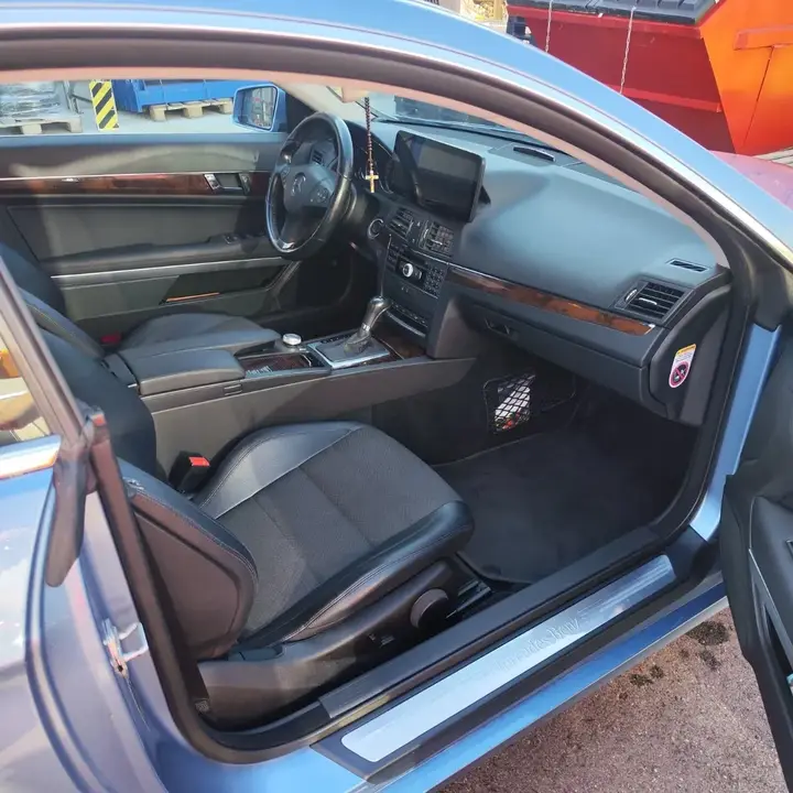 Mercedes-Benz E-Class 2010 photo 2