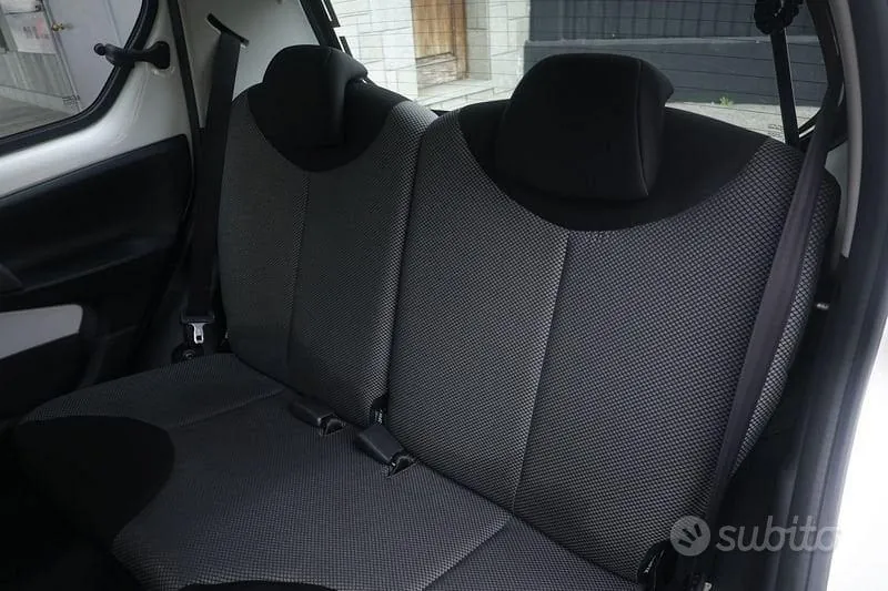 Toyota Aygo 2013 photo 3