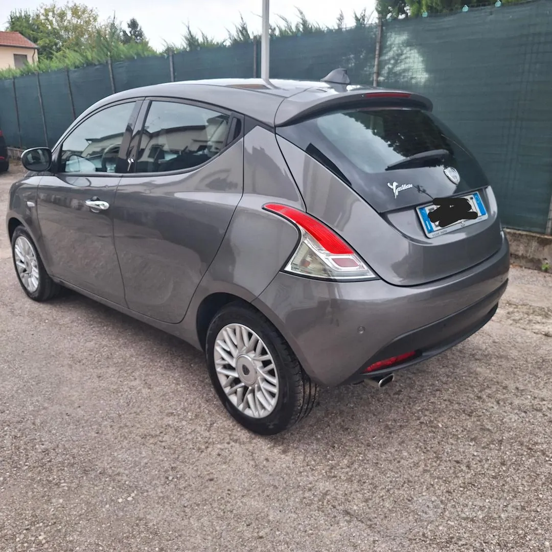 Lancia Ypsilon 2015 photo 2