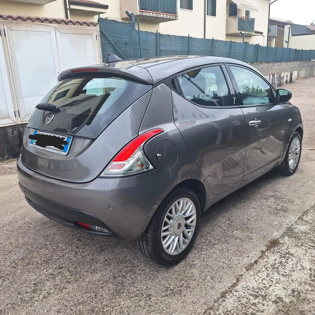 Lancia Ypsilon 2015 photo 3