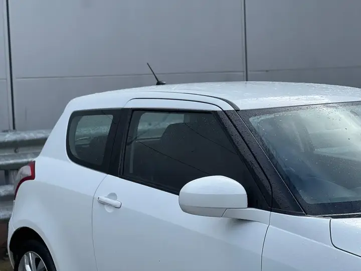 Suzuki Swift 2015 photo 5