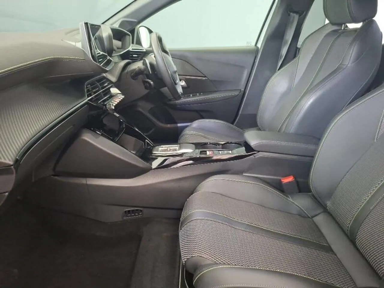 Peugeot 208 2025 photo 5