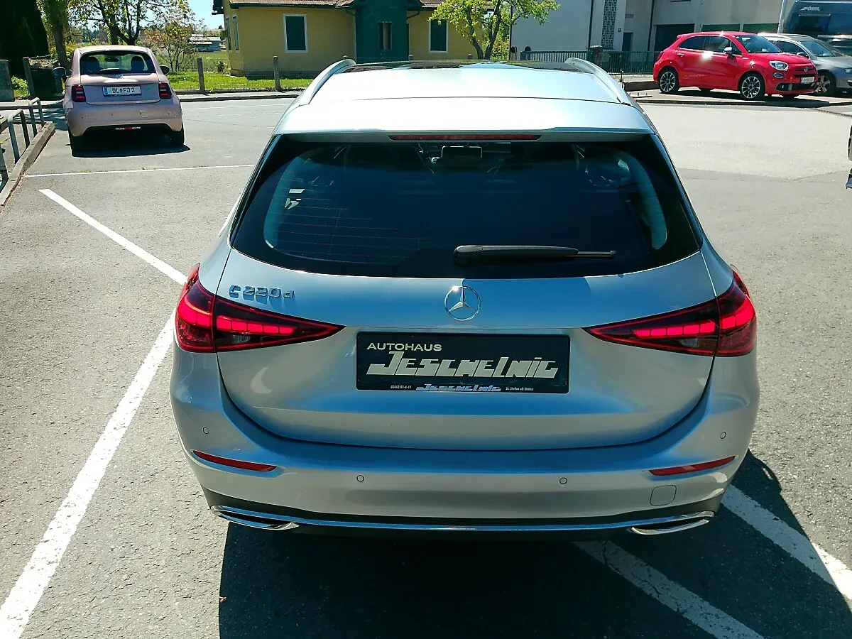 Mercedes-Benz C-Class 2022 photo 2