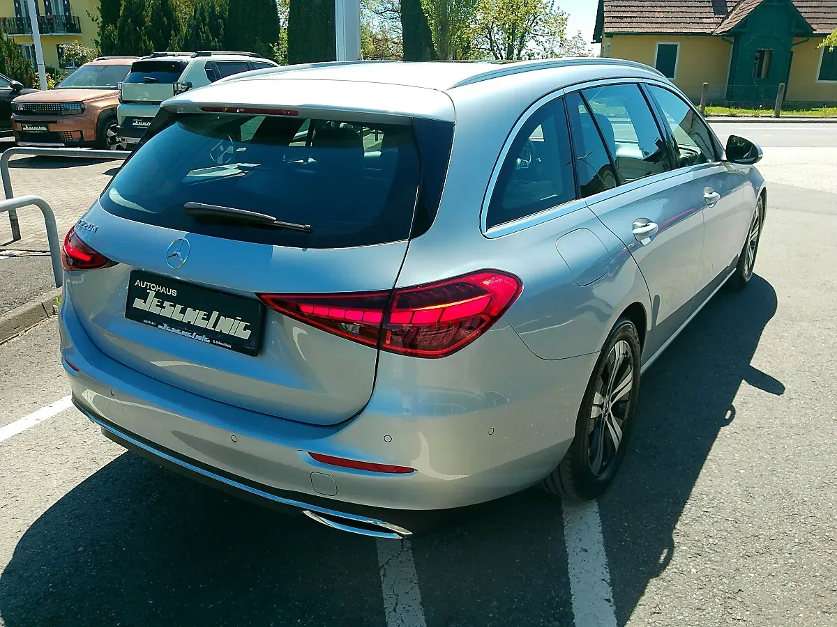 Mercedes-Benz C-Class 2022 photo 3