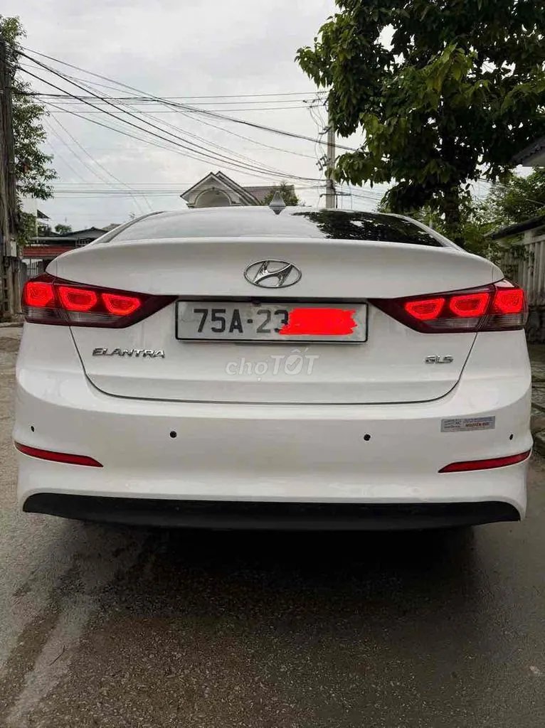 Hyundai Elantra 2018 photo 3