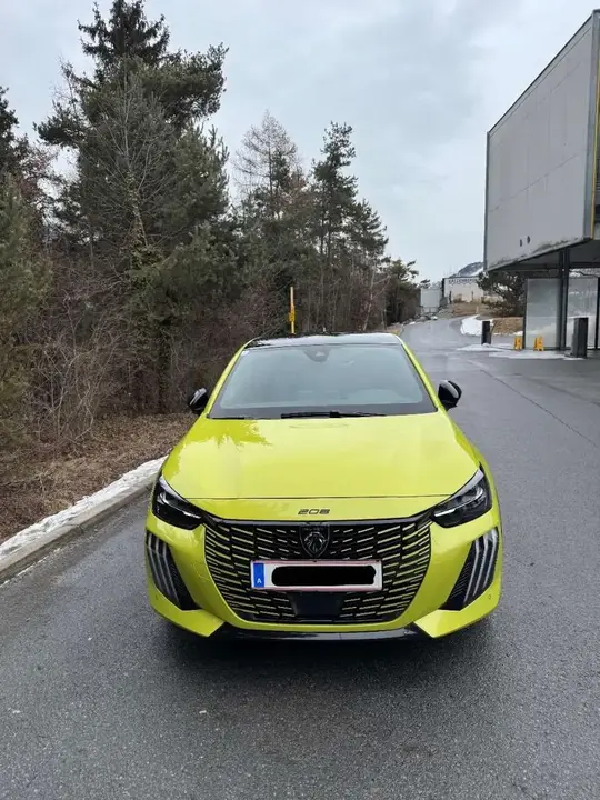 Peugeot 208 2024 photo 2